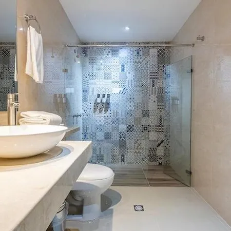 Luxury House *